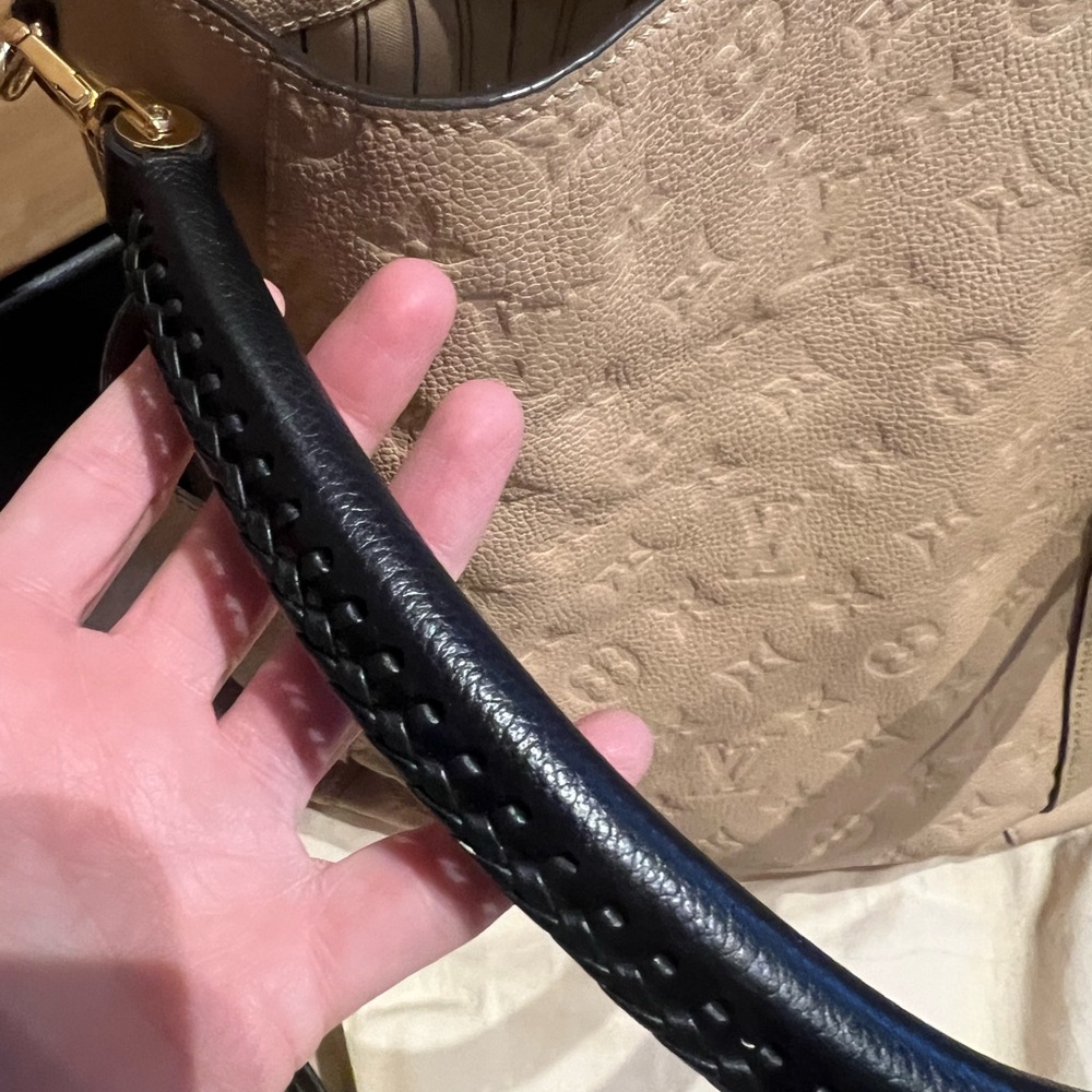 🥳SALE 🥳LIKE NEW AUTHENTIC LOUIS VUITTON CROSSBODY/TOP HANDLE BAG💕🥰❤️ - Picture 3 of 16